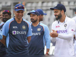 Virat Kohli with head coach Rahul Dravid