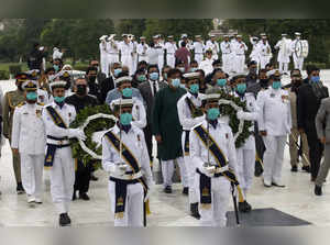 Karachi: Navy personnel escort top officials of the provincial governments arriv...