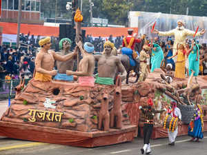 Gujarat depicts British massacre of tribals in R-Day tableau