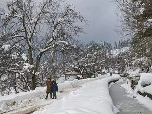 Bad weather makes electioneering an uphill task in Uttarakhand