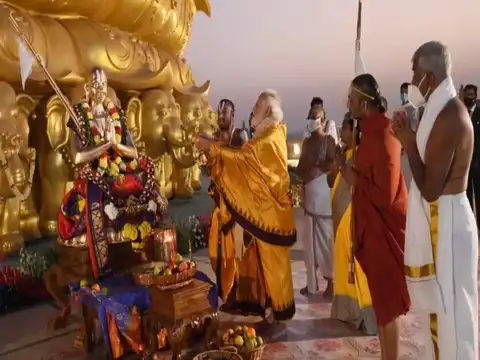PM Modi inaugurates statue