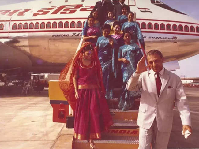 ​Jeh with Air India ​crew.
