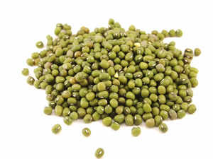 Pulses importers land in trouble after govt's move on moong beans