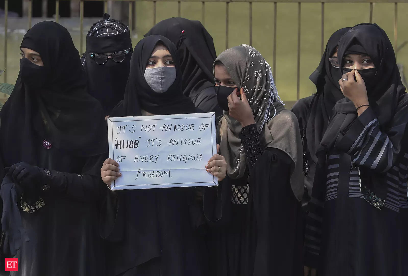karnataka: Muslim girls request HC to allow them to wear hijab ...