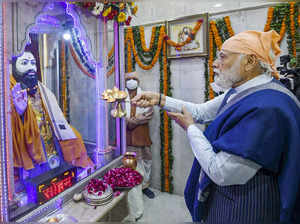 New Delhi: Prime Minister Narendra Modi performs 'aarti', on the occasion of 'Ra...