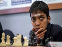 Teenage Chess Prodigy Arjun Erigaisi Shocks World Champion Magnus Carlsen  In Aimchess Rapid Tournament