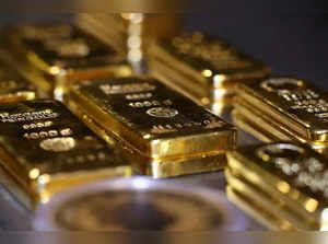 Gold rallies Rs 333 on global trends