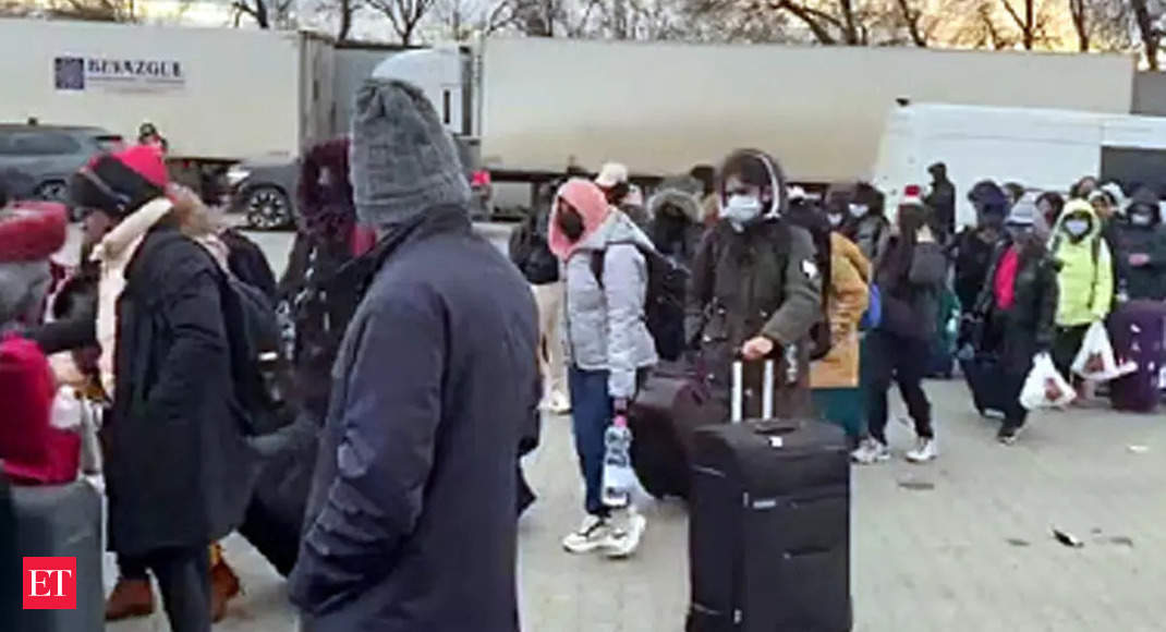 România: lot de studenți indieni din Ucraina fiind pentru prima dată evacuați prin România