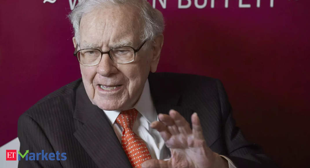 Berkshire Hathaway: Buffett’s Berkshire obtiene ganancias anuales récord, extiende pero ralentiza las recompras