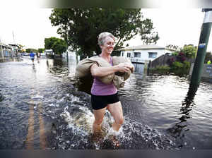 Thousands evacuate worst Australian floods