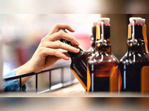 Liqour vendors moves HC over Delhi Govt order prohibiting discounts