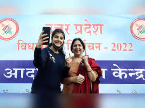 Lucknow, Feb 23 (ANI): A daughter takes a selfie with her mother while showing t...