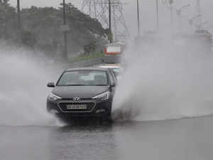 car-monsoon-
