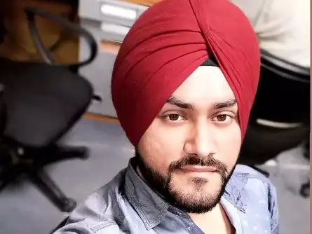 Hargot Singh, obywatel Indii, który został trafiony wieloma kulami w Kijowie na Ukrainie, mówi, że jest teraz ewakuowany do granicy z Polską karetką pogotowia