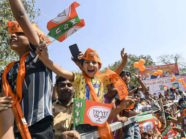 Cheerful ?BJP supporters