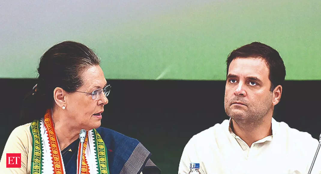 CWC meet: All eyes on Gandhis today thumbnail