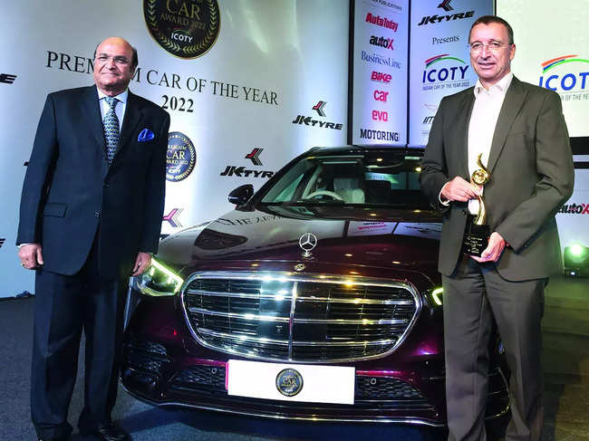 Dr Raghupati Singhania (left) with Martin Schwenk, MD and CEO, Mercedes Benz, winner of ‘Premium Car Award 2022 by ICOTY’ for Mercedes Benz S-Class