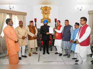 Dehradun: Uttarakhand Chief Minister Pushkar Singh Dhami submits his resignation...