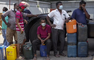 In Sri Lanka, as economic crisis worsens, two men die waiting in queue for  fuel - The Economic Times