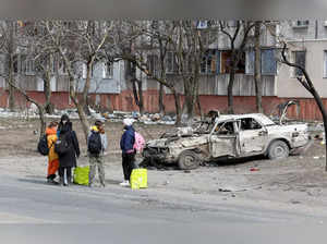 Refugees leave the besieged city of Mariupol
