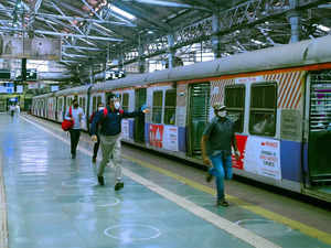 Power outage in parts of central, south Mumbai; local trains stop on one line