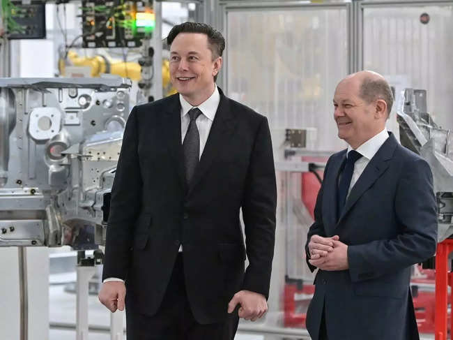 Elon Musk and Olaf Scholz