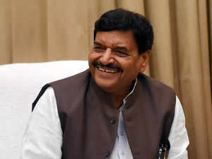 Shivpal excluded from SP legislature party meet, says will talk to his supporters