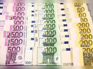 Euro currency bills