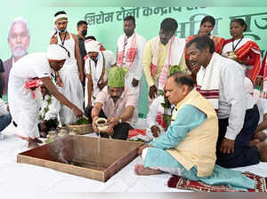Ranchi, Apr 07 (ANI): Jharkhand Chief Minister Hemant Soren performing Sarna Puj...