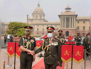 Army Chief General MM Naravane (L) with Nepal Army Chief