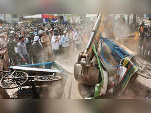 Bulldozers crash into livelihoods at Delhi's Jahangirpuri