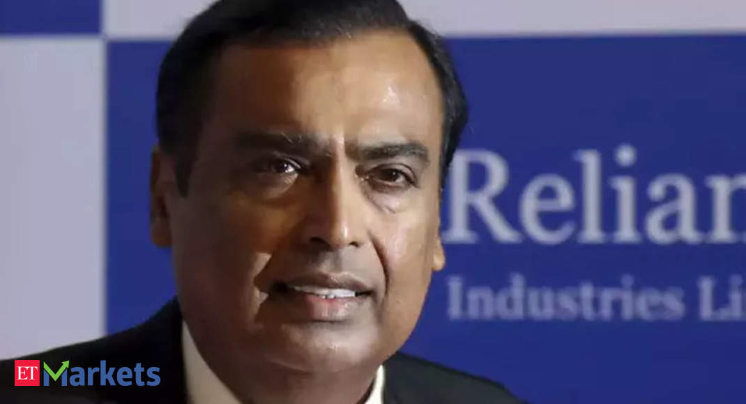 RIL becomes first Indian company to hit Rs 19 lakh m-cap