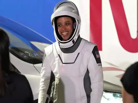 First Black woman on long-term flight