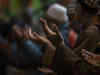 Kashmir admin bars Shab-e-Qadr, Juma-ul-Vida prayers at Jama Masjid; political parties protest