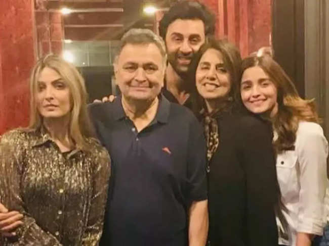 ​The Kapoor family paid a tribute to Rishi Kapoor on his second death anniversary.