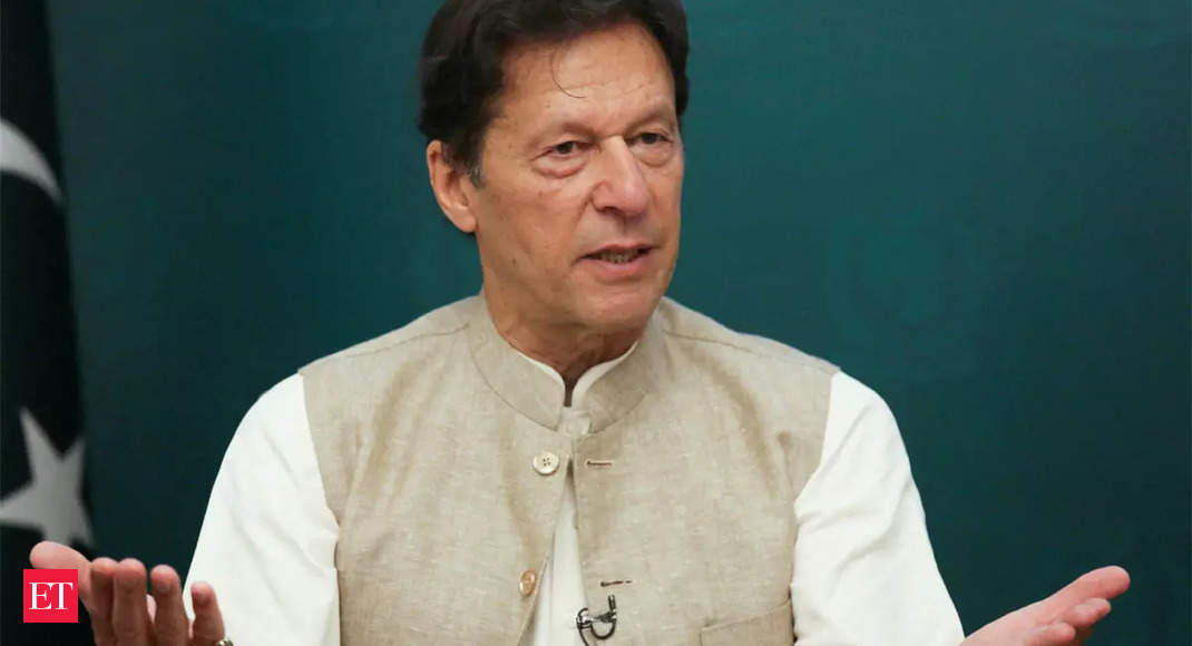 رئيس الوزراء الباكستاني السابق عمران خان من أصل 150 استدعوا لارتكاب ‘أعمال شغب’ في حادثة المسجد النبوي