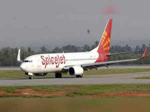 Mumbai-Durgapur SpiceJet flight encounters severe turbulence, few passengers injured
