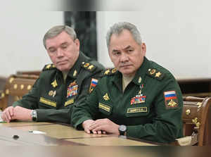 Moscow : Russian Defense Minister Sergei Shoigu, right, and Head of the General ...