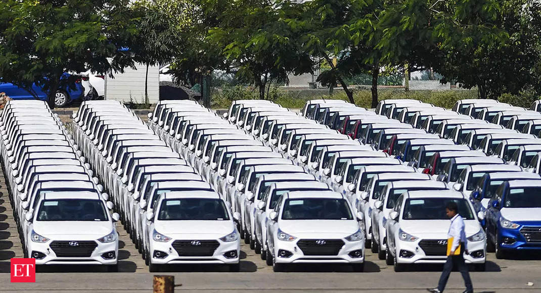 India Automobile Sales: Automobile sales in India register double digit growth last month