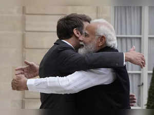 Paris : French President Emmanuel Macron, left, welcomes Indian Prime Minister N...