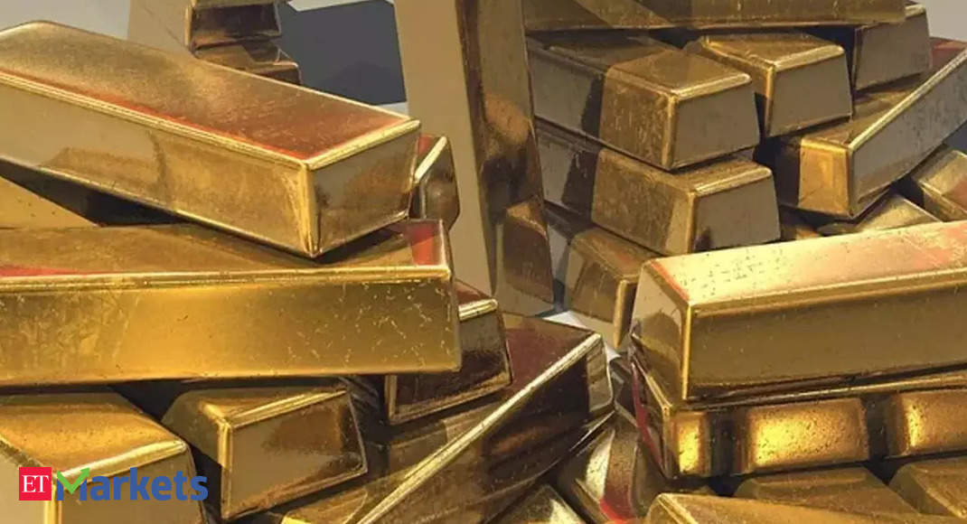 Gold faces third weekly decline as dollar, Treasury yields firm