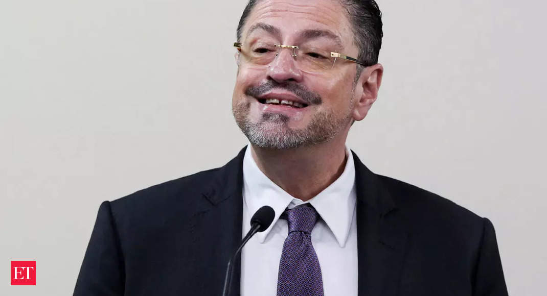 Photo of Rodrigo chaves: Economista jura como presidente de Costa Rica