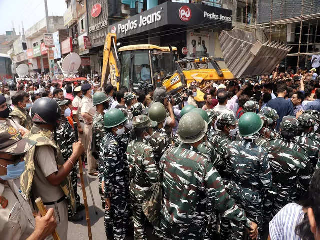 Protesters halt demolition drive in Delhi's Shaheen Bagh, say no violations  | Latest News Delhi - Hindustan Times