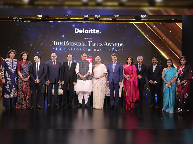 ET Awards Winners with Defence Minister Rajnath Singh and Finance Minister Nirmala Sitharaman