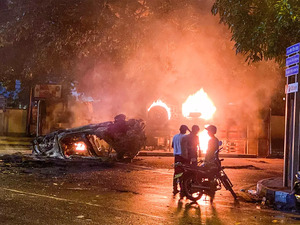Ancestral home of Sri Lanka's Rajapaksas set on fire in Hambantota - The Economic Times