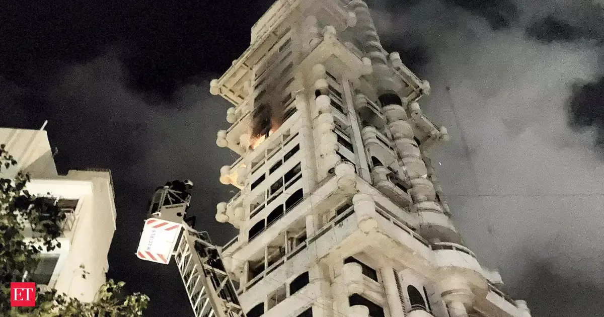 Fire breaks out at high-rise building near SRK's Mumbai bungalow ...