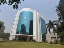 Sebi amends InvITs rule; specifies draft filing fees for initial offer, rights issue
