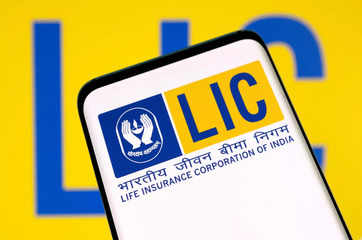 SC refuses to stay LIC IPO process, issues notice to centre