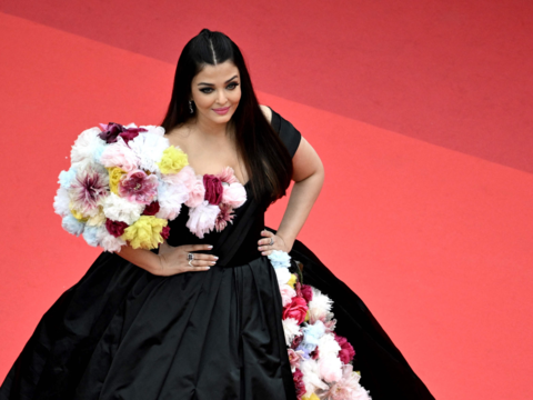 Aishwarya Rai Bachchan Is The Queen Of Gowns, And Here Are Some Pics To  Prove It