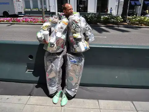 ​28 kg of rubbish